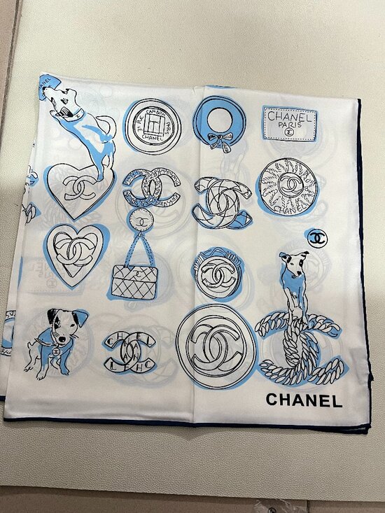 CHANEL Elegant Blue and Cream Scarf - Picture 4 of 4